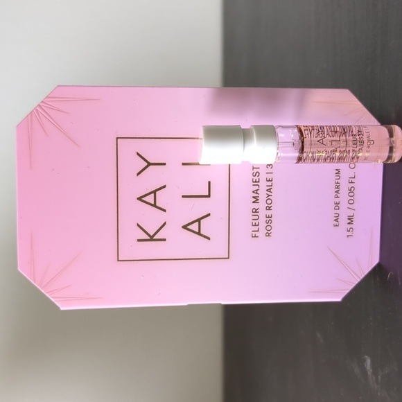 Kayali sample set - Picture 4 of 4